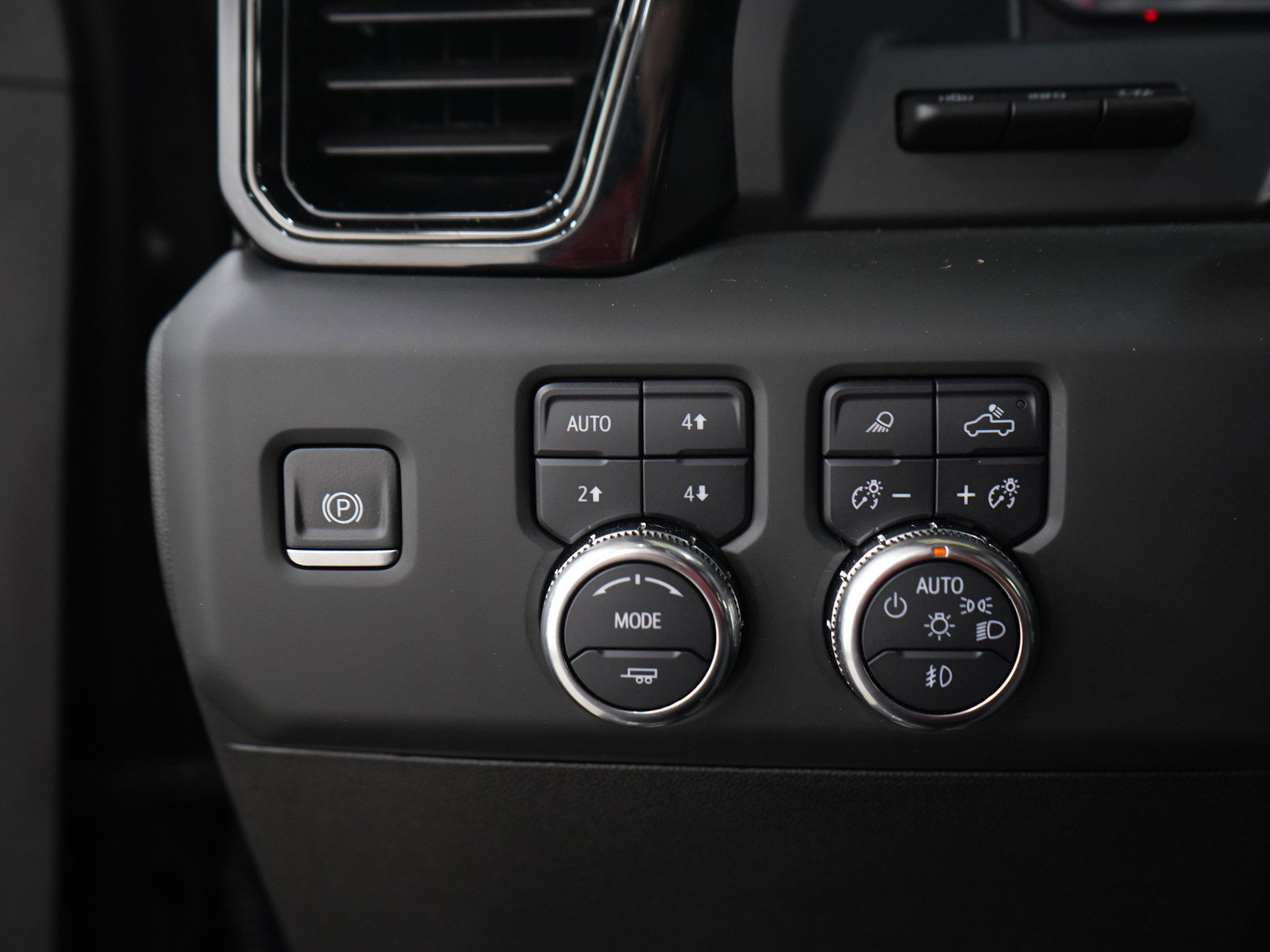 Used 2024 GMC Sierra 3500 AT4 w/ AT4 Premium Plus Package AWD/4WD image 26