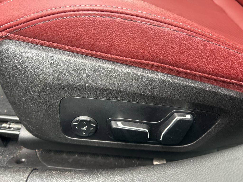 Used 2025 BMW 330i Sedan w/ M Sport Package RWD image 13