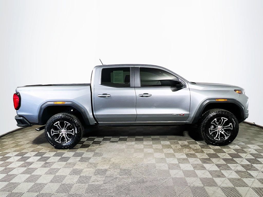 Used 2025 GMC Canyon AT4 image 8
