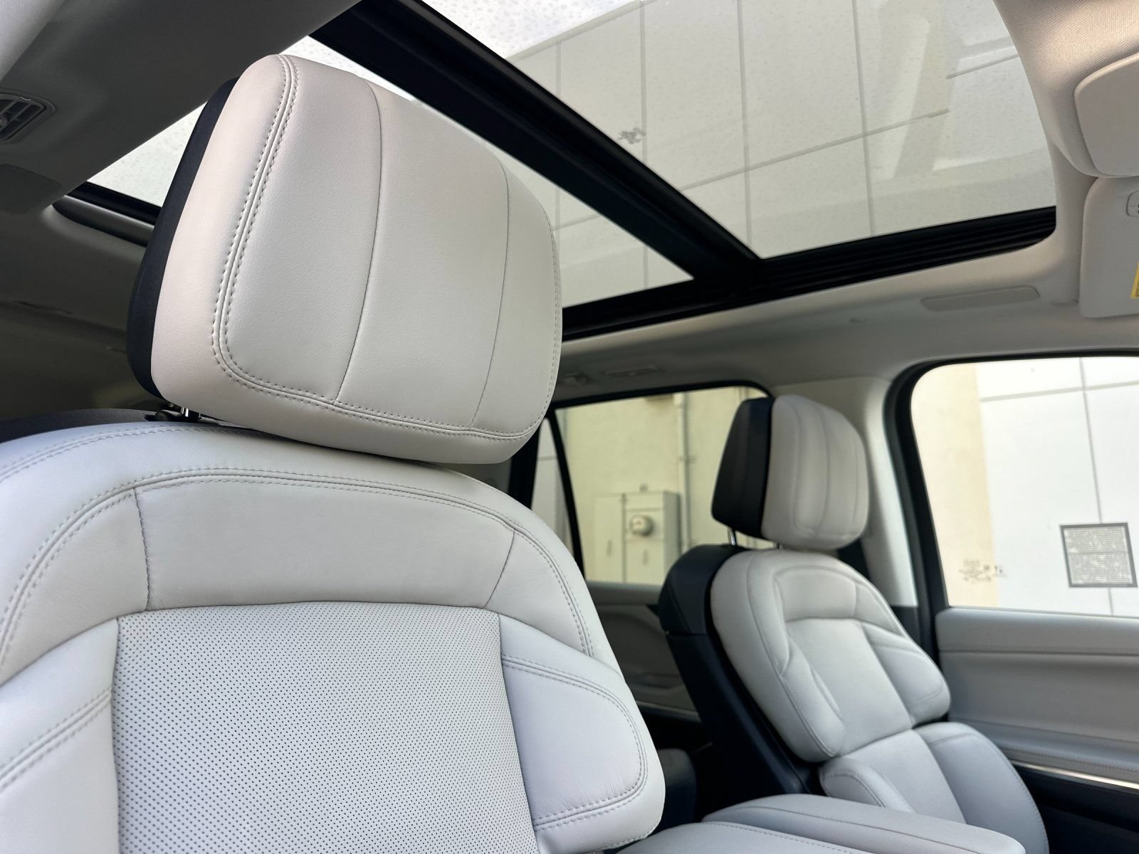 New 2026 Lincoln Navigator L Reserve AWD/4WD image 17