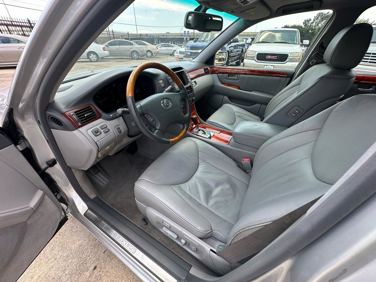 Used 2004 Lexus LS 430 RWD image 13
