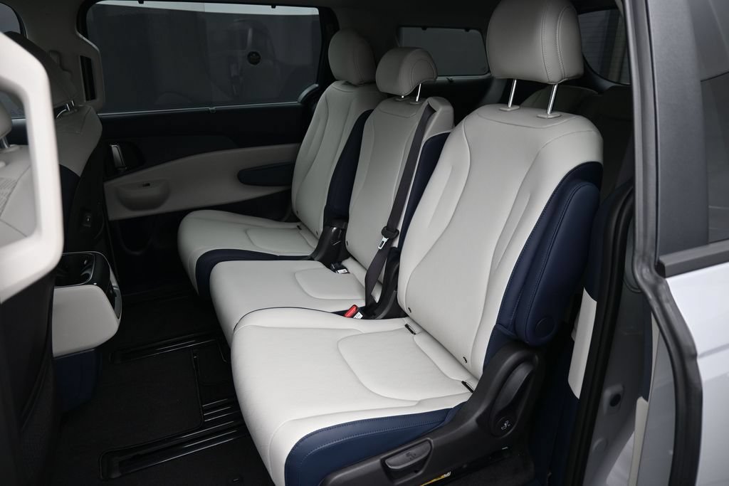 New 2026 Kia Carnival EX FWD image 21