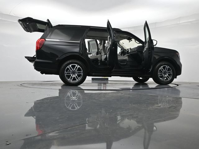 Used 2025 Ford Expedition Active AWD/4WD image 57