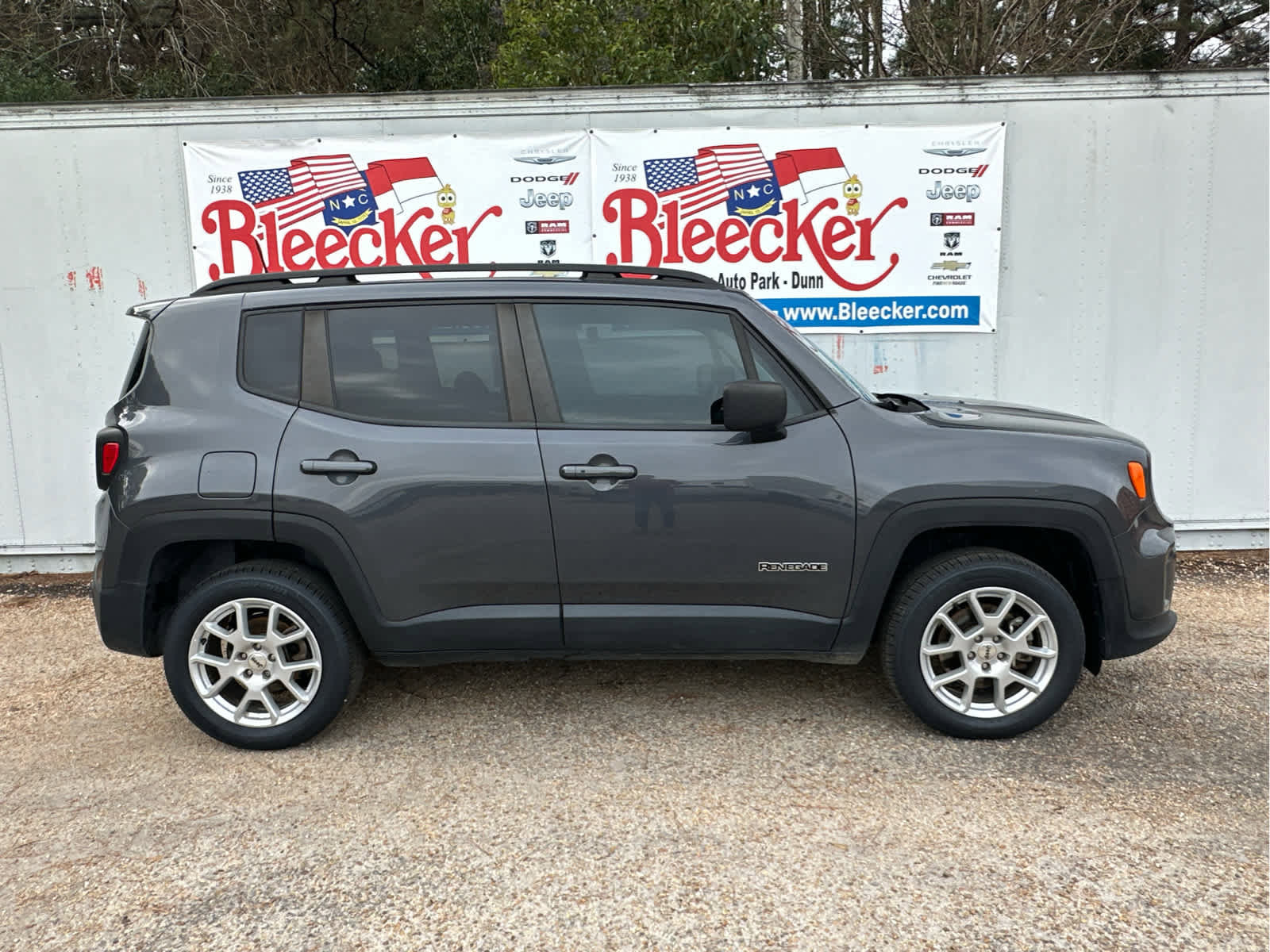 Used 2022 Jeep Renegade Latitude w/ Convenience Group image 2