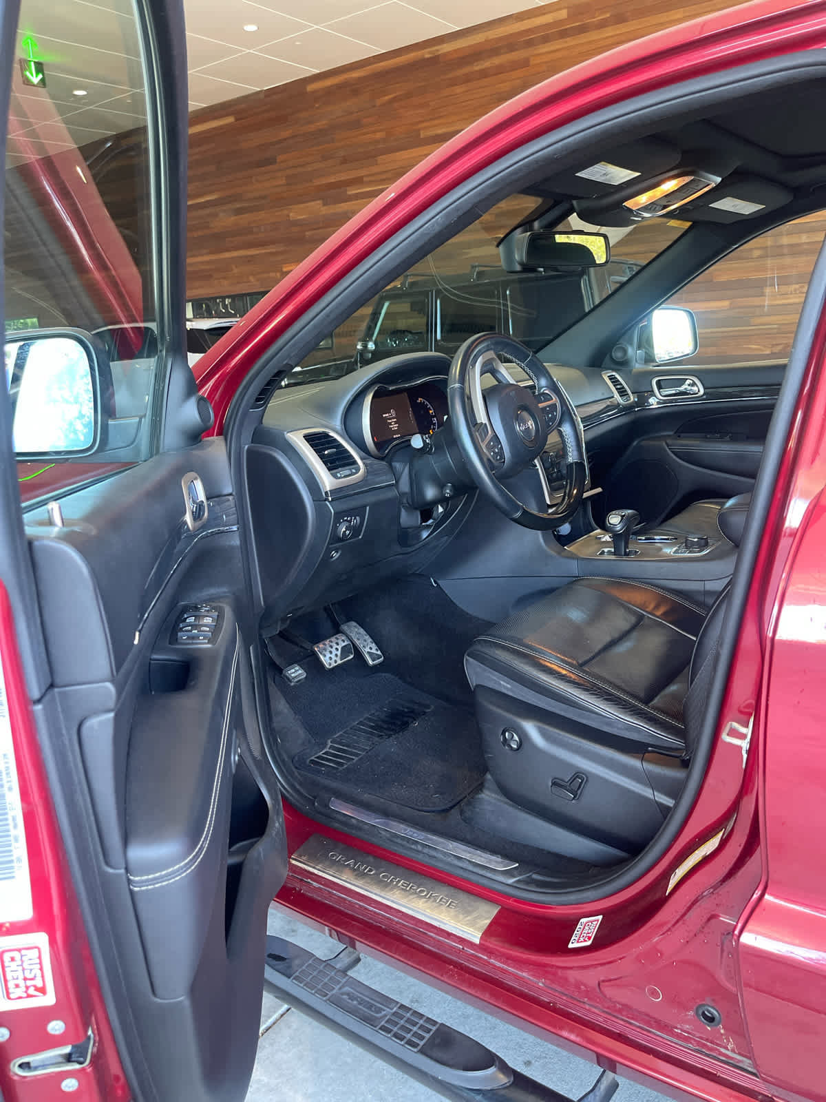 Used 2015 Jeep Grand Cherokee Overland w/ Mopar Chrome Edition Group image 5