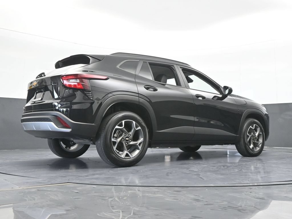 Used 2025 Chevrolet Trax LT FWD image 57