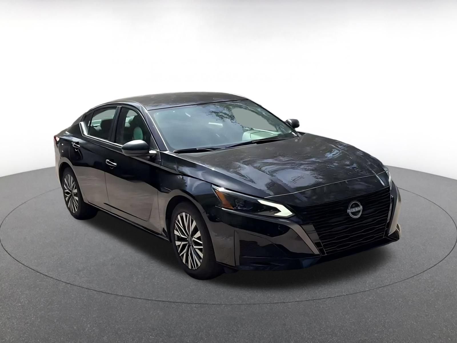 Used 2026 Nissan Altima 2.5 SV FWD image 3