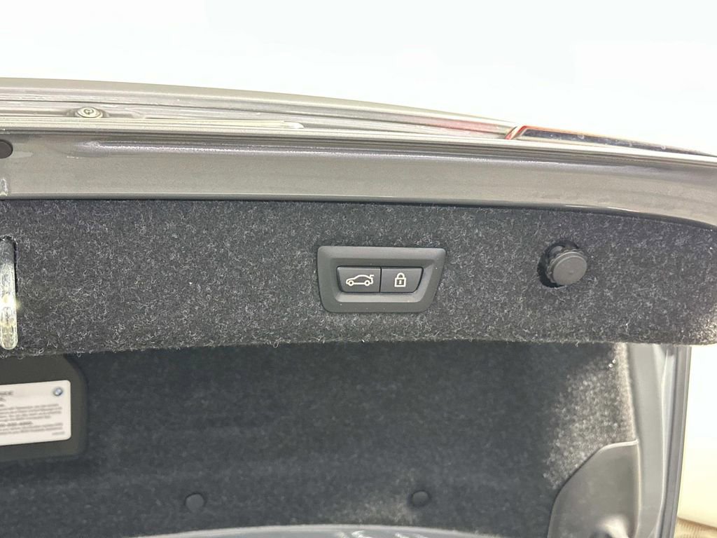 Used 2023 BMW 530e xDrive w/ Premium Package image 33