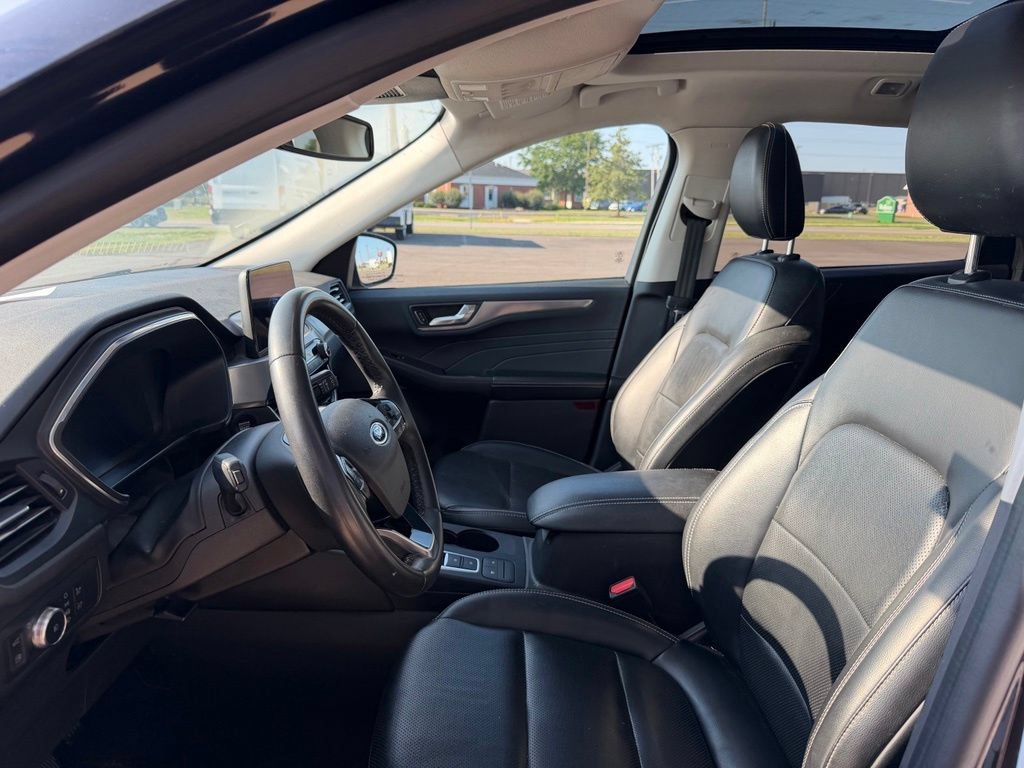 Used 2022 Ford Escape Titanium AWD/4WD image 9