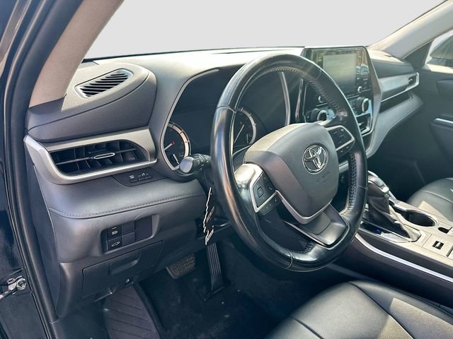 Used 2022 Toyota Highlander XLE image 9
