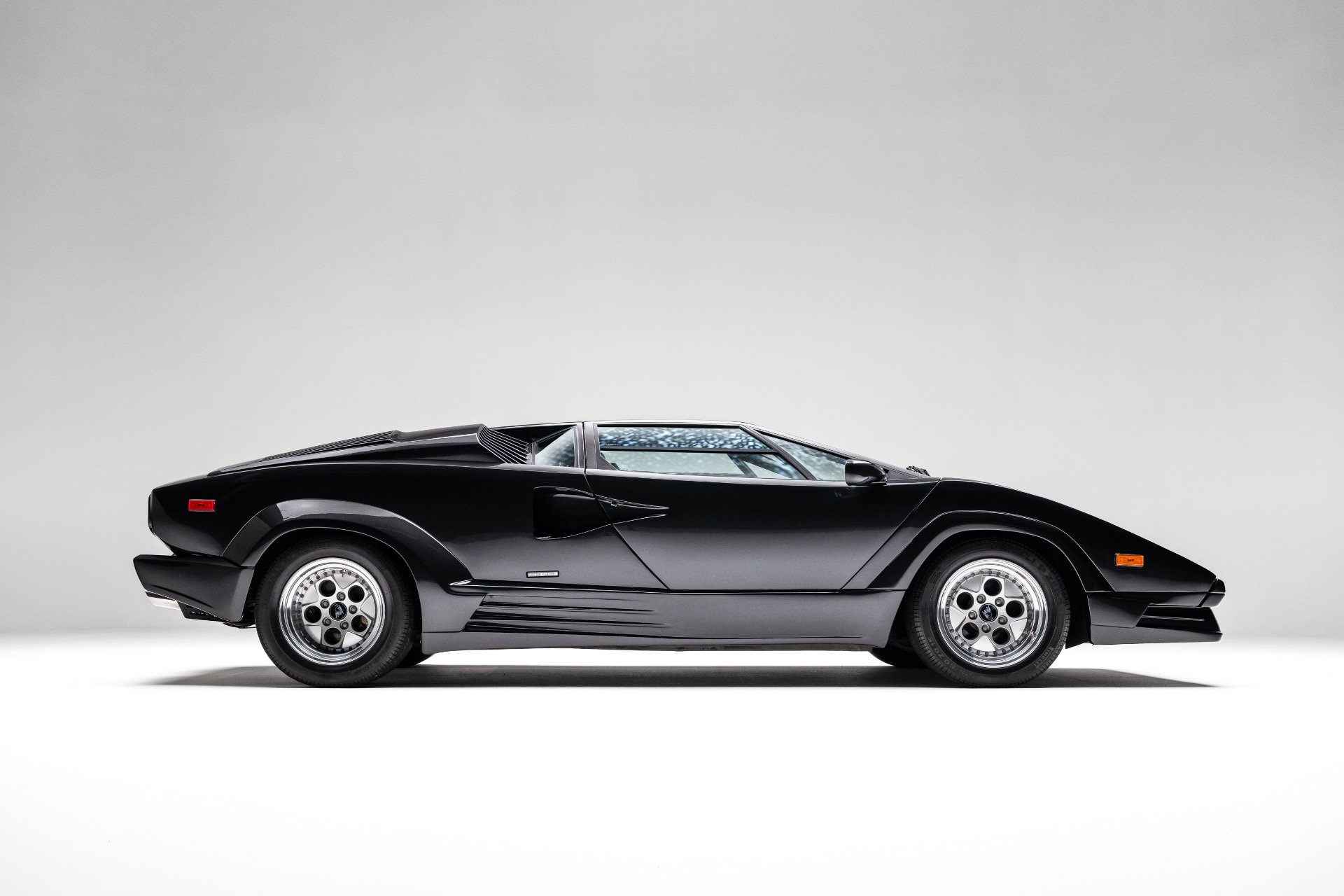 Used 1989 Lamborghini Countach Coupe RWD image 3