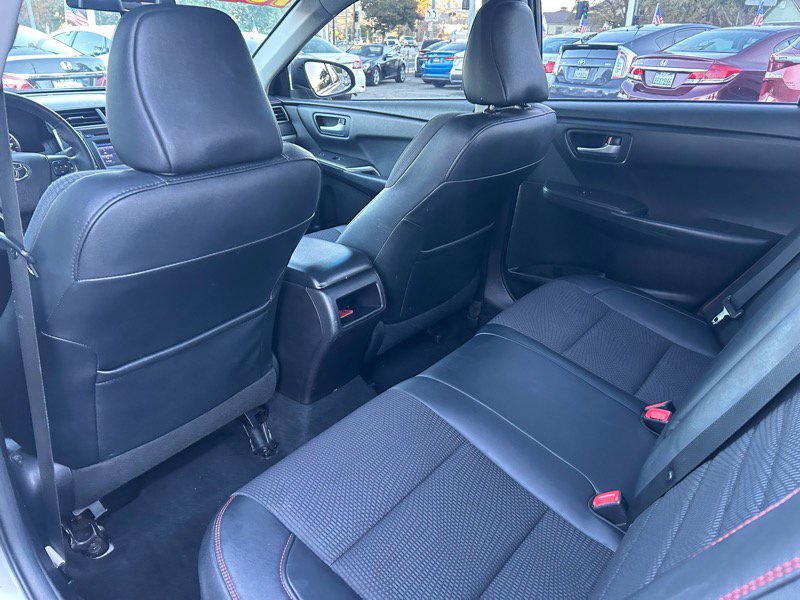 Used 2016 Toyota Camry SE image 14