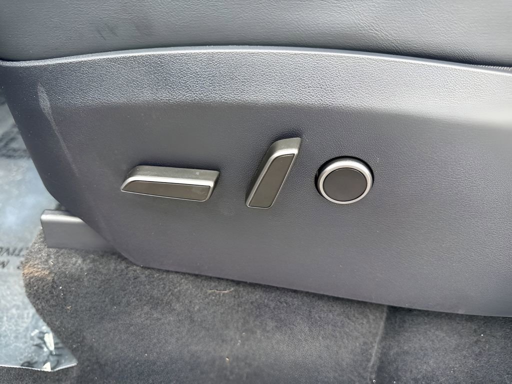 Used 2024 Tesla Model Y Long Range RWD image 10