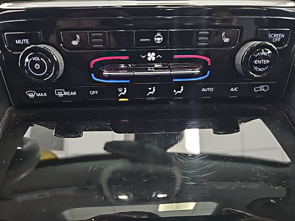 Used 2024 Jeep Grand Cherokee Limited image 19