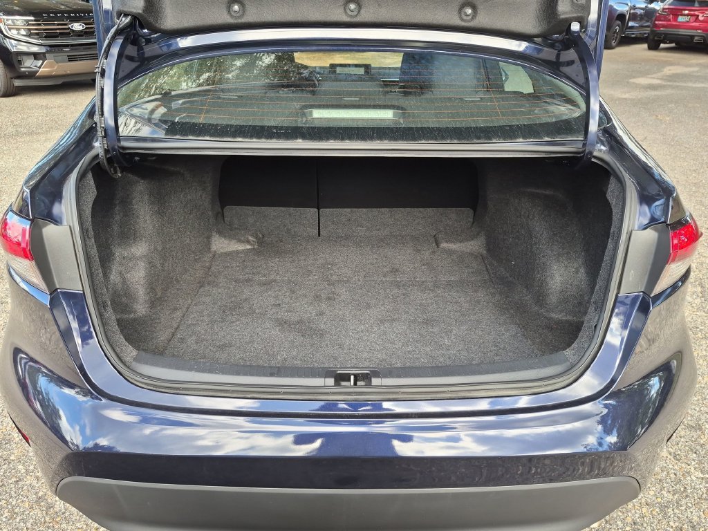 Used 2025 Toyota Corolla LE FWD image 28