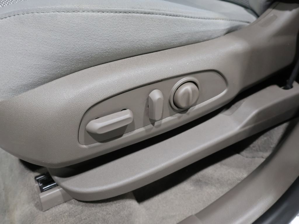 Used 2020 Chevrolet Traverse LT image 12