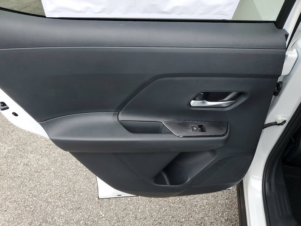 New 2026 Nissan Kicks SR w/ Cold Weather Package AWD/4WD image 9