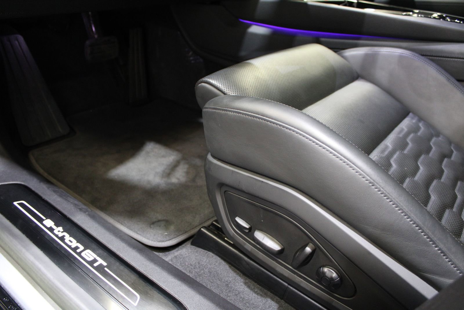 Used 2023 Audi e-tron GT Prestige AWD/4WD image 27