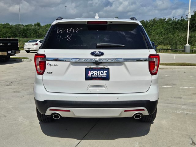 Used 2017 Ford Explorer XLT image 6