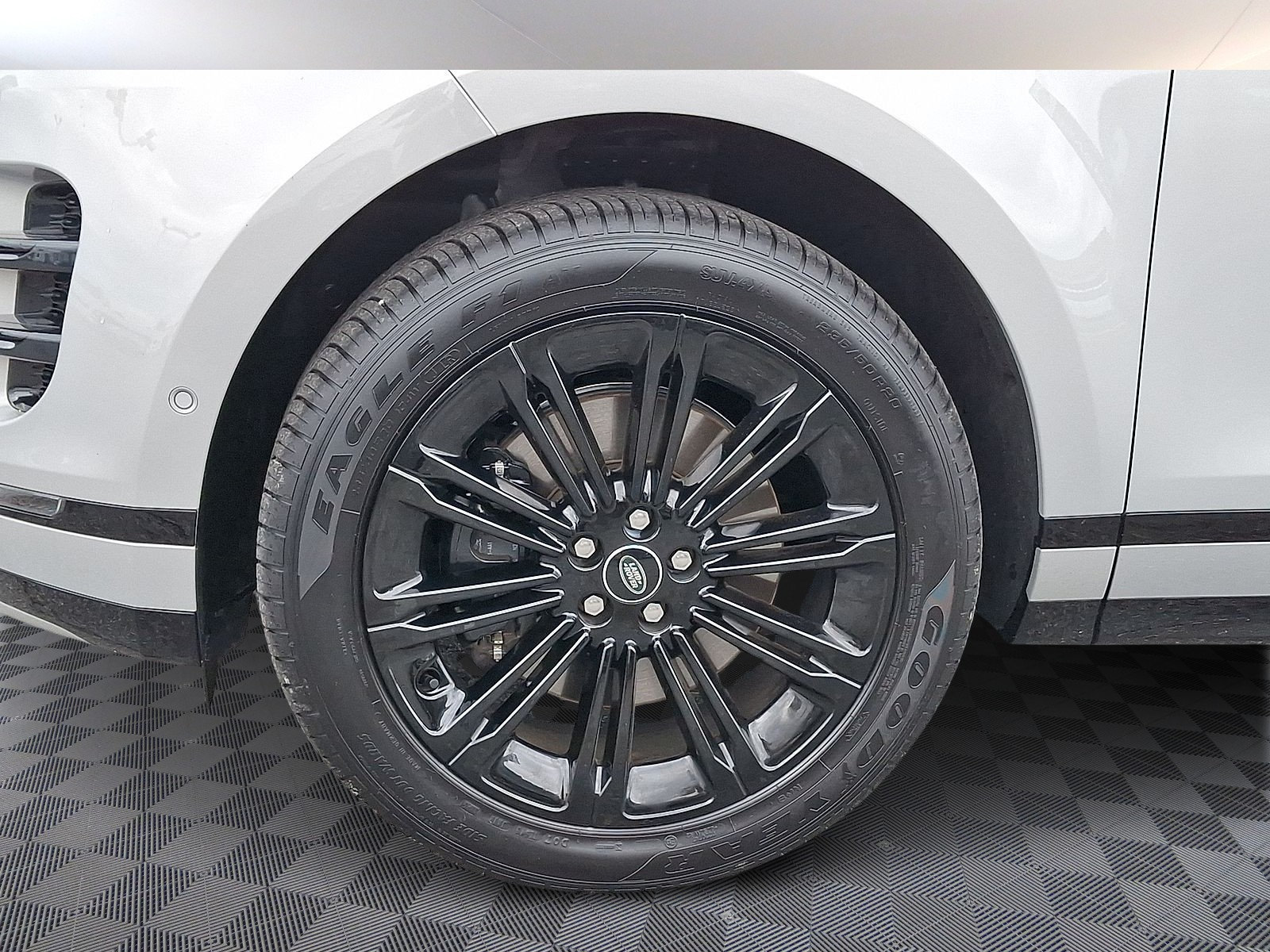 Certified 2026 Land Rover Range Rover Evoque Dynamic SE AWD/4WD image 2