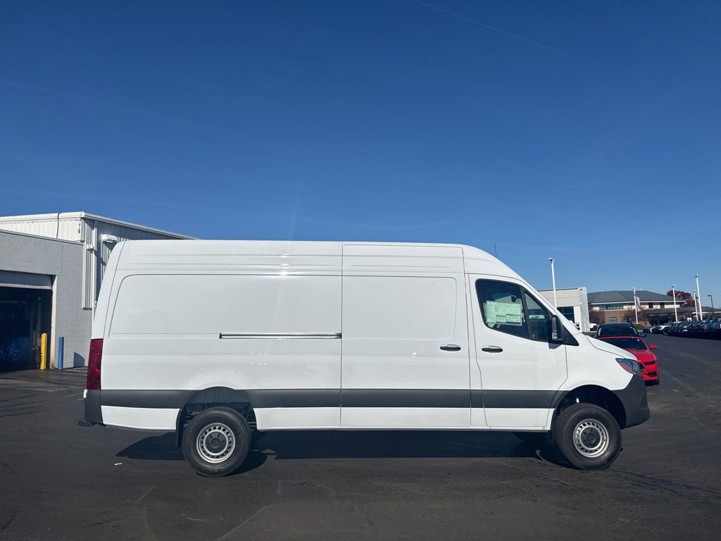 Used 2025 Mercedes-Benz Sprinter 2500 image 8