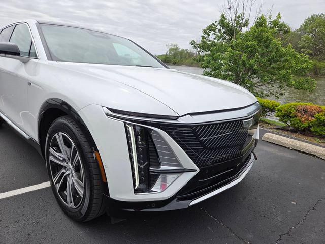 Used 2024 Cadillac Lyriq Luxury AWD/4WD image 16