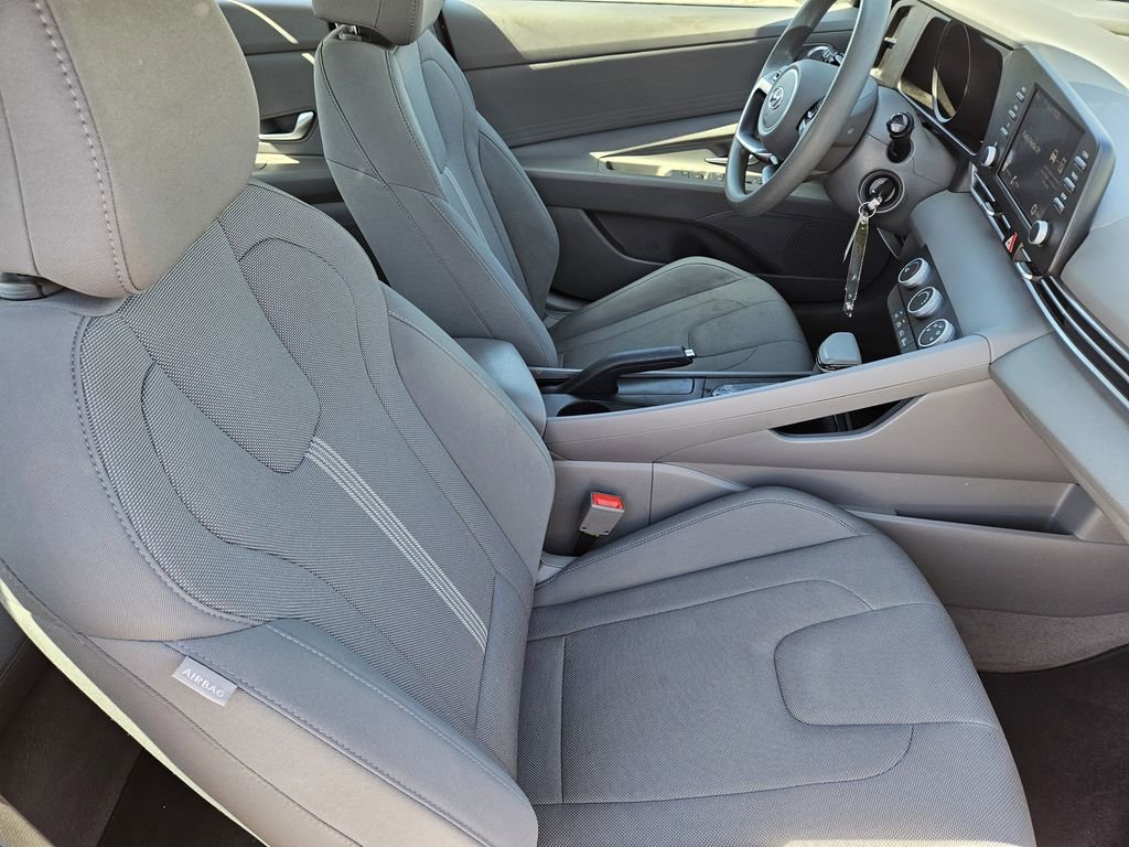 Used 2023 Hyundai Elantra SE FWD image 10