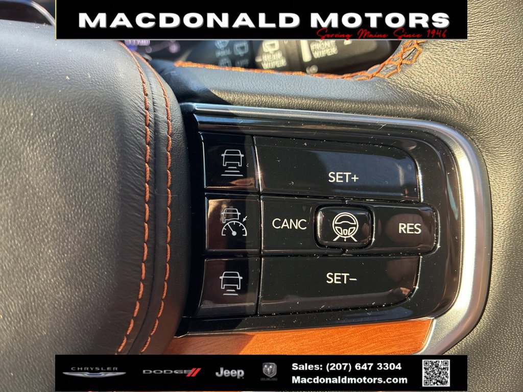 Used 2024 Jeep Grand Wagoneer Series III w/ HD Trailer Tow Package image 27