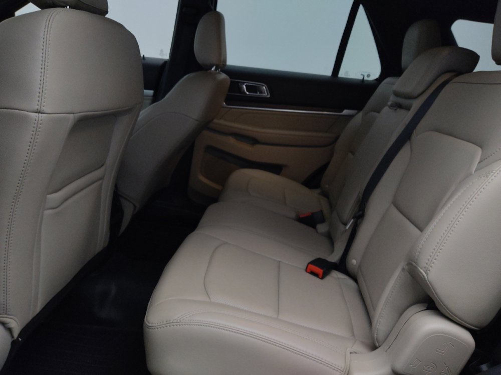 Used 2019 Ford Explorer Limited w/ Ford Safe & Smart Package FWD image 18
