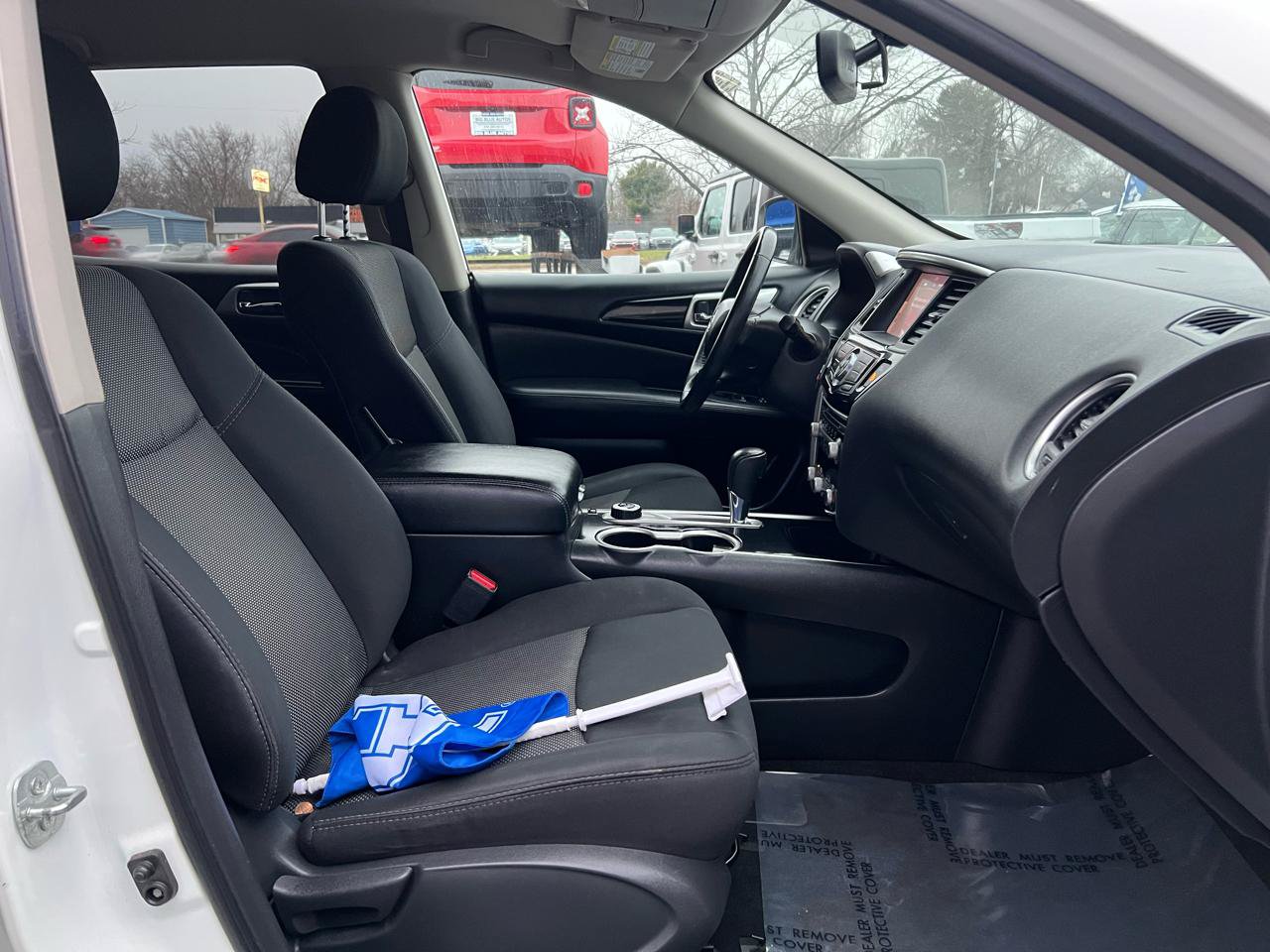 Used 2018 Nissan Pathfinder SV AWD/4WD image 16