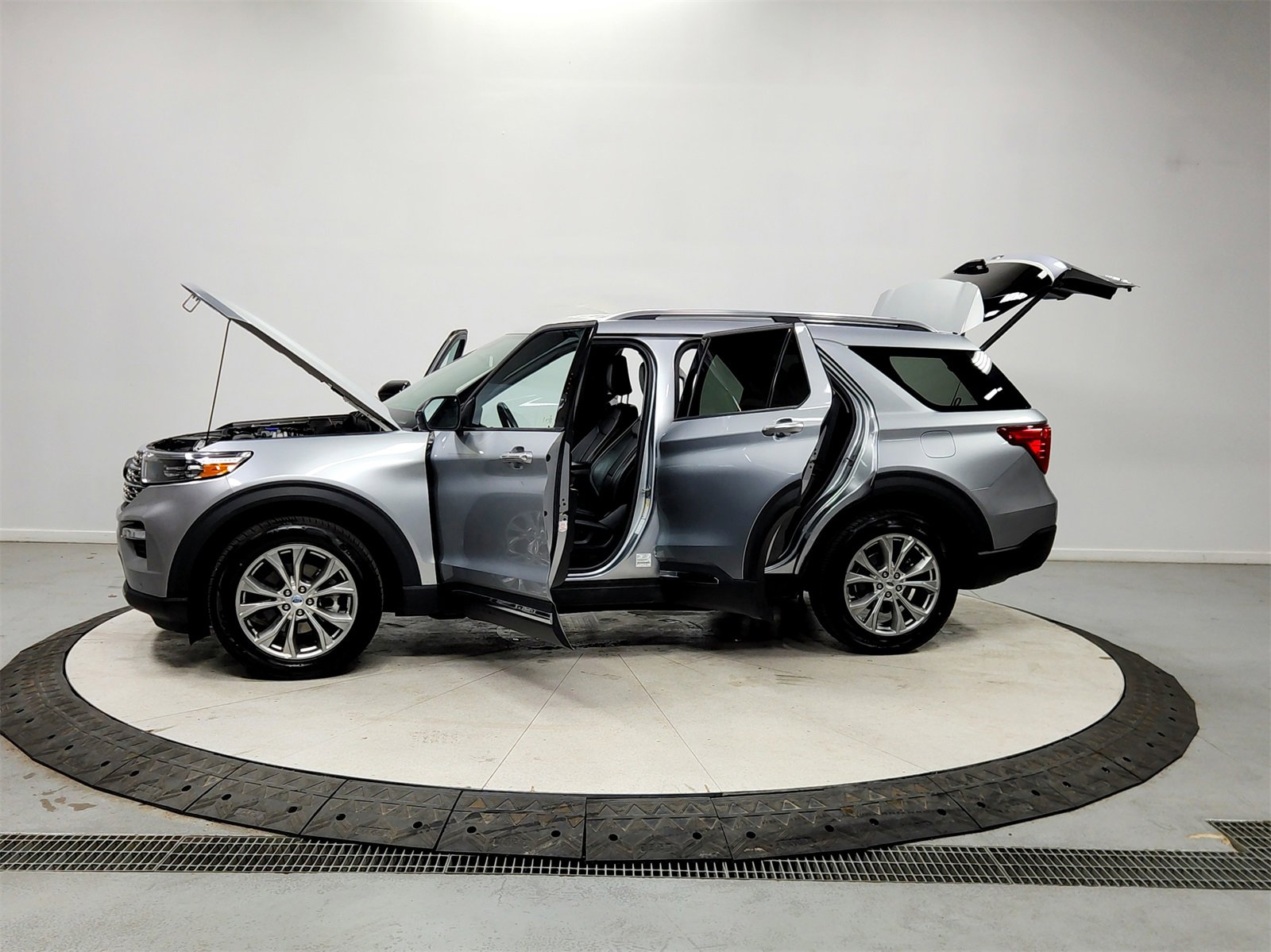 Used 2023 Ford Explorer Limited image 12