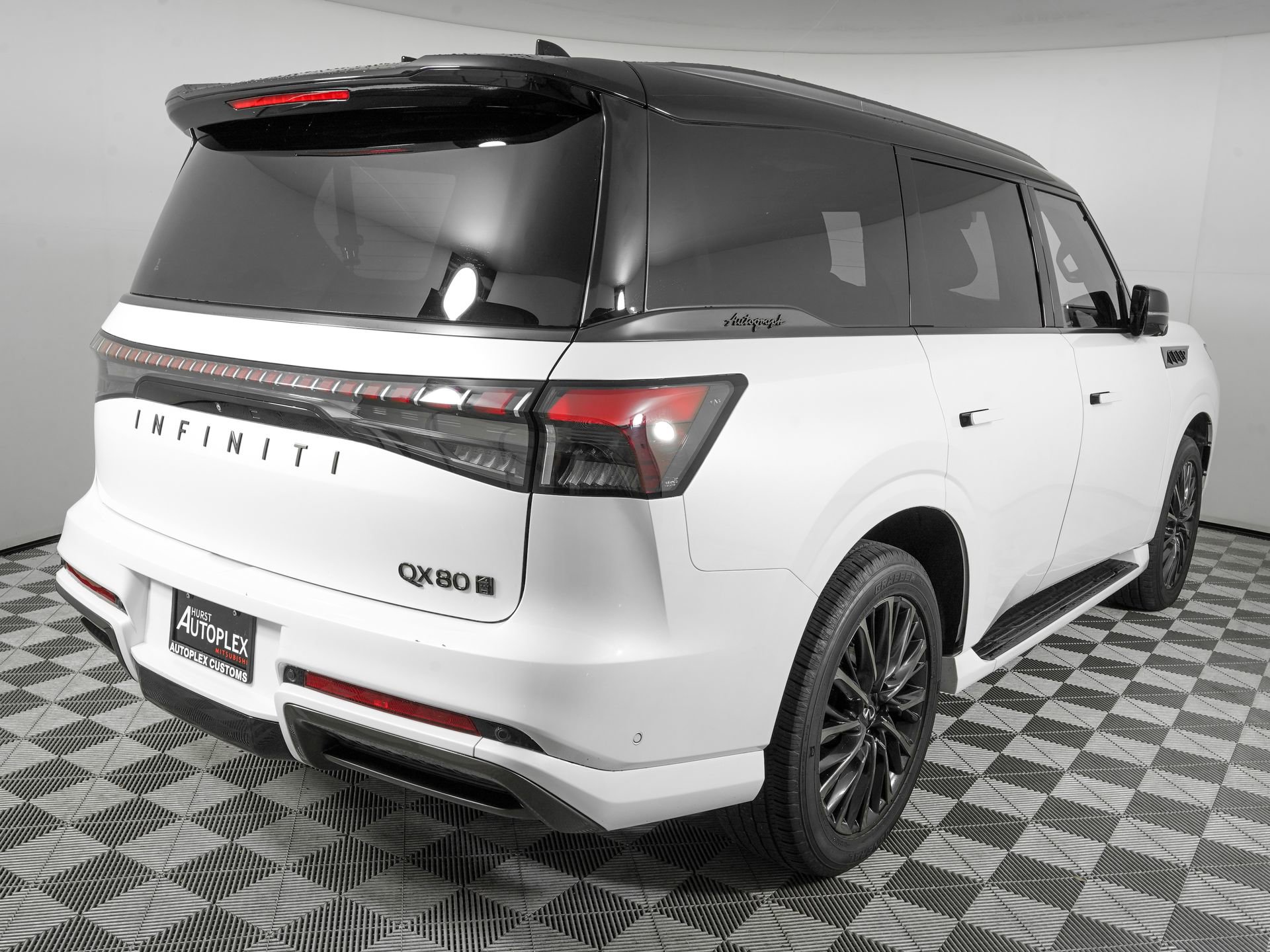 Used 2025 INFINITI QX80 Autograph AWD/4WD image 4