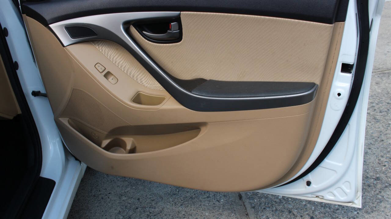 Used 2013 Hyundai Elantra GLS w/ Preferred Pkg image 18