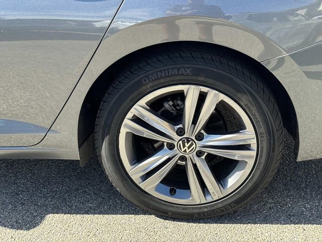 Certified 2022 Volkswagen Jetta SE image 5