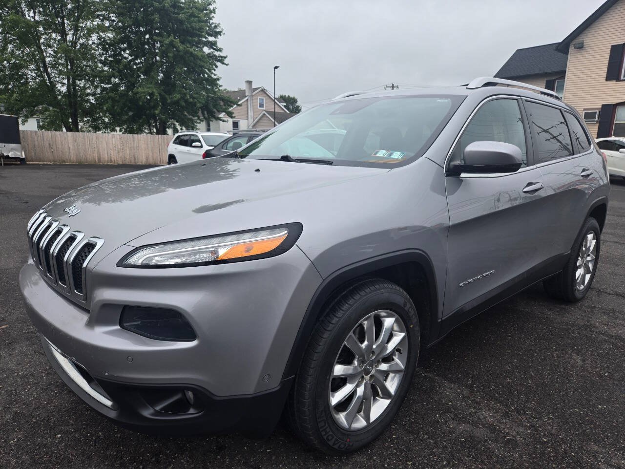 Used 2015 Jeep Cherokee Limited w/ Technology Group AWD/4WD image 10
