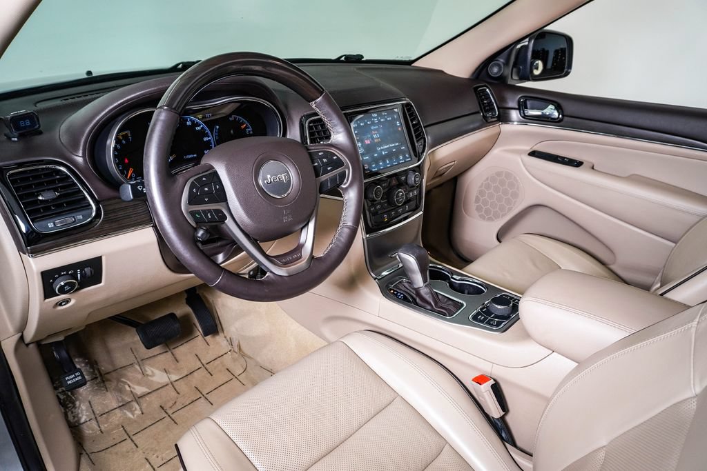 Used 2019 Jeep Grand Cherokee Overland AWD/4WD image 19