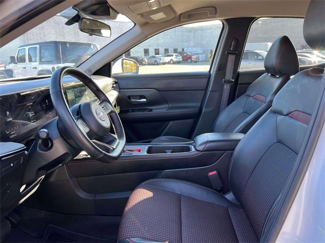 Used 2025 Nissan Kicks SR image 16