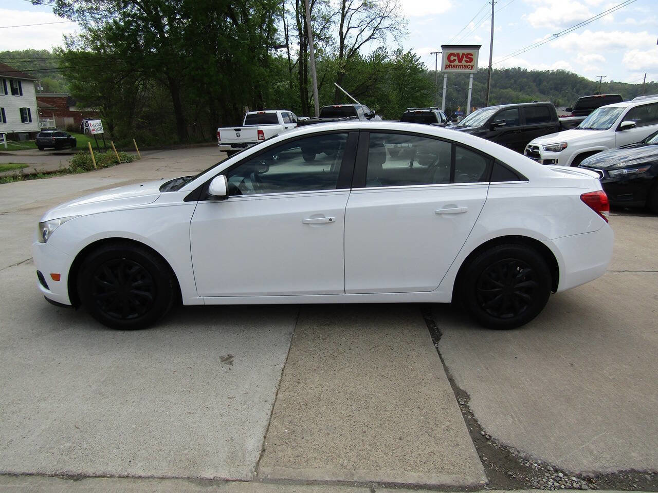 Used 2011 Chevrolet Cruze LS w/ Connectivity Package FWD image 4