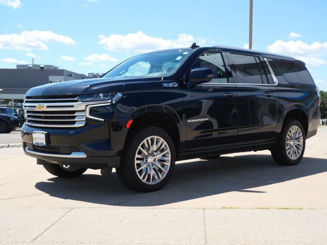 Used 2023 Chevrolet Suburban High Country AWD/4WD image 3