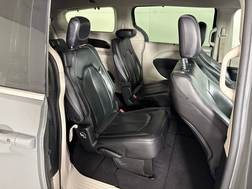 Used 2022 Chrysler Pacifica Touring-L image 40