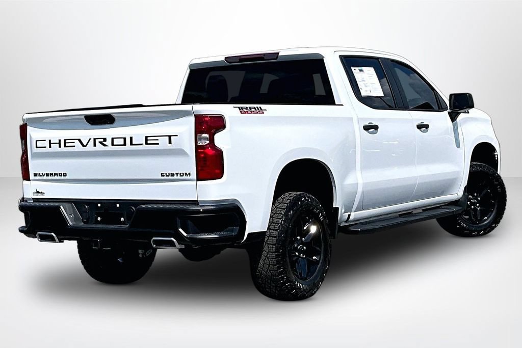 Used 2026 Chevrolet Silverado 1500 Custom Trail Boss w/ LPO, Dark Essentials Package AWD/4WD image 6