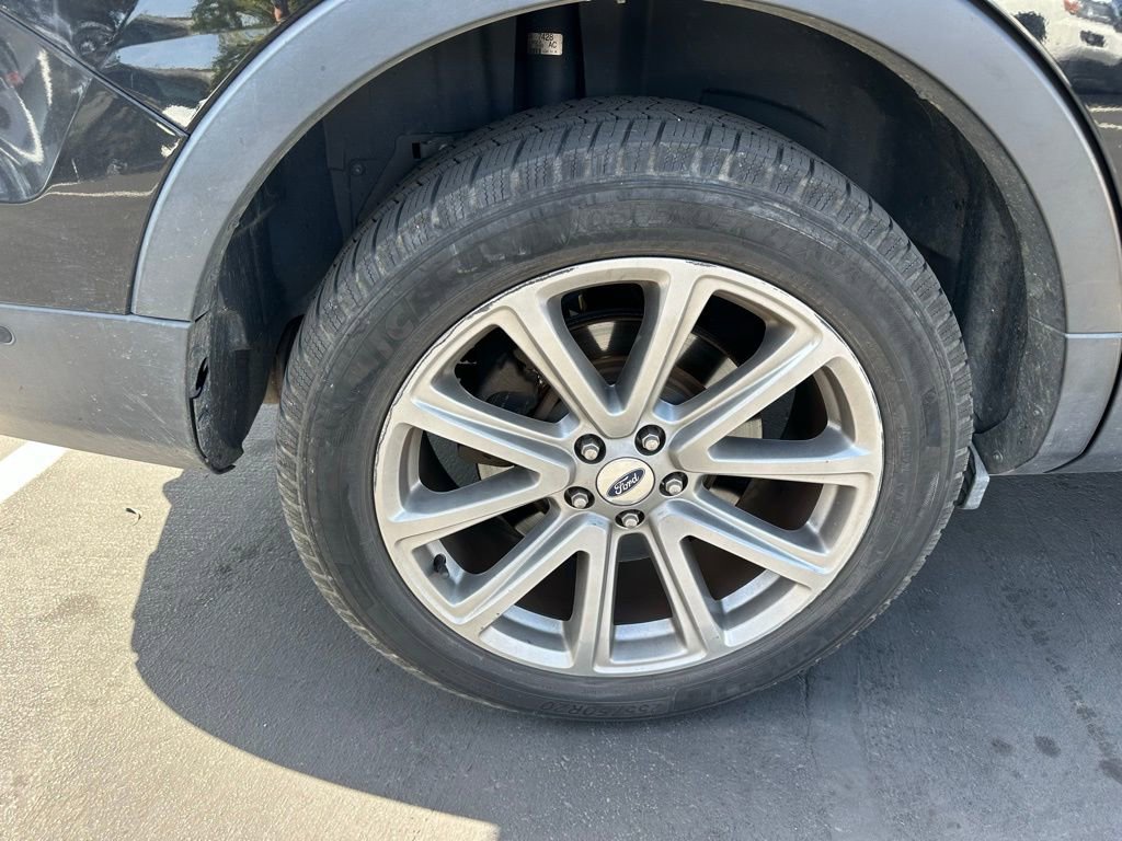 Used 2017 Ford Explorer Limited w/ Equipment Group 301A AWD/4WD image 4