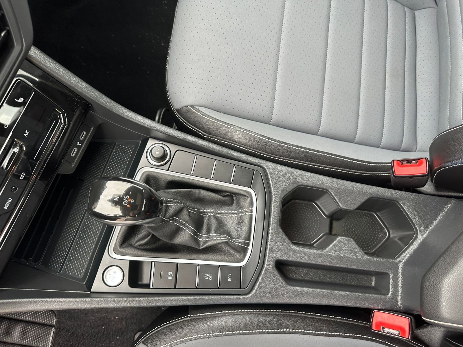 Used 2025 Volkswagen Jetta SE image 43