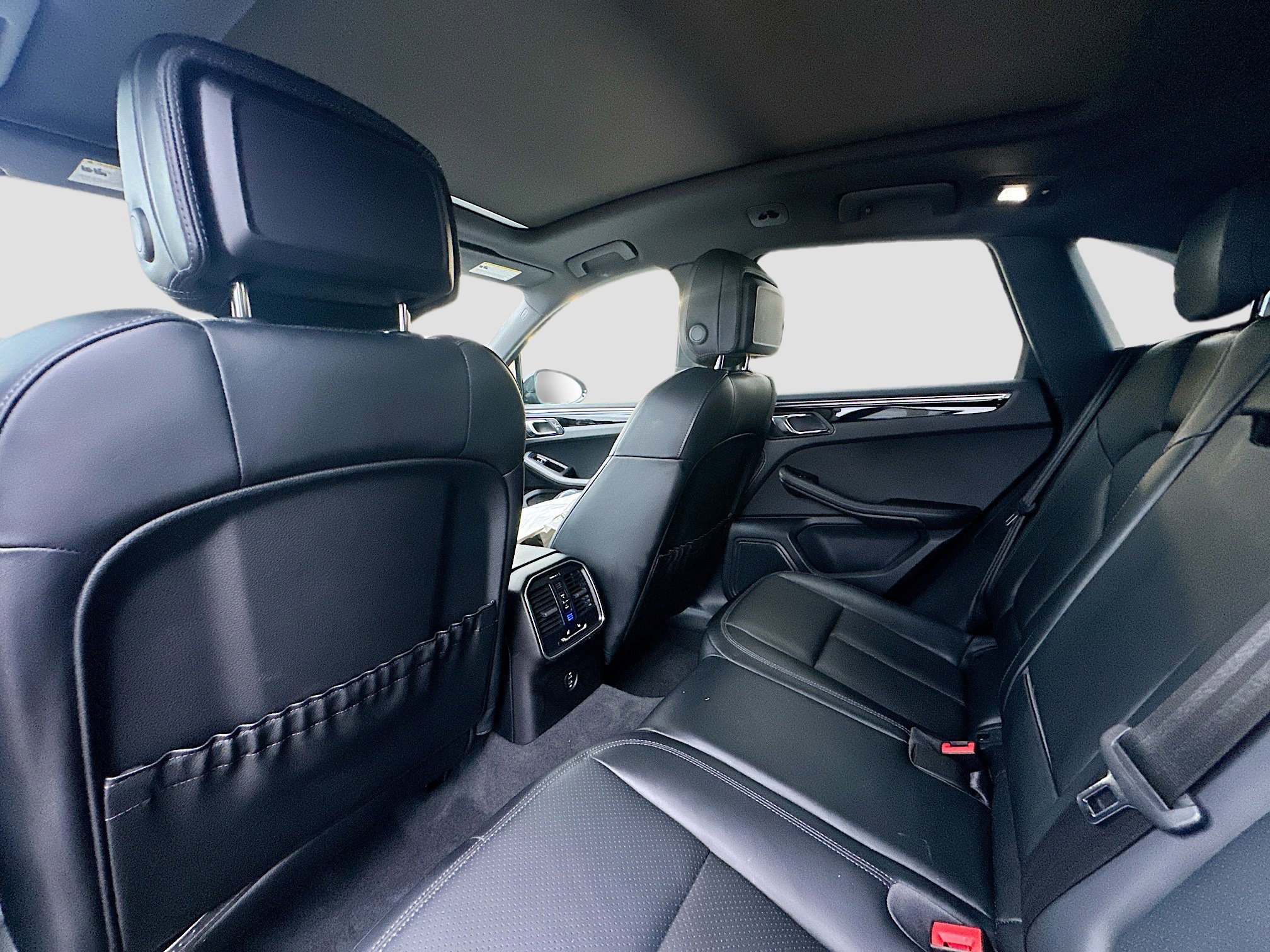 Used 2024 Porsche Macan image 27