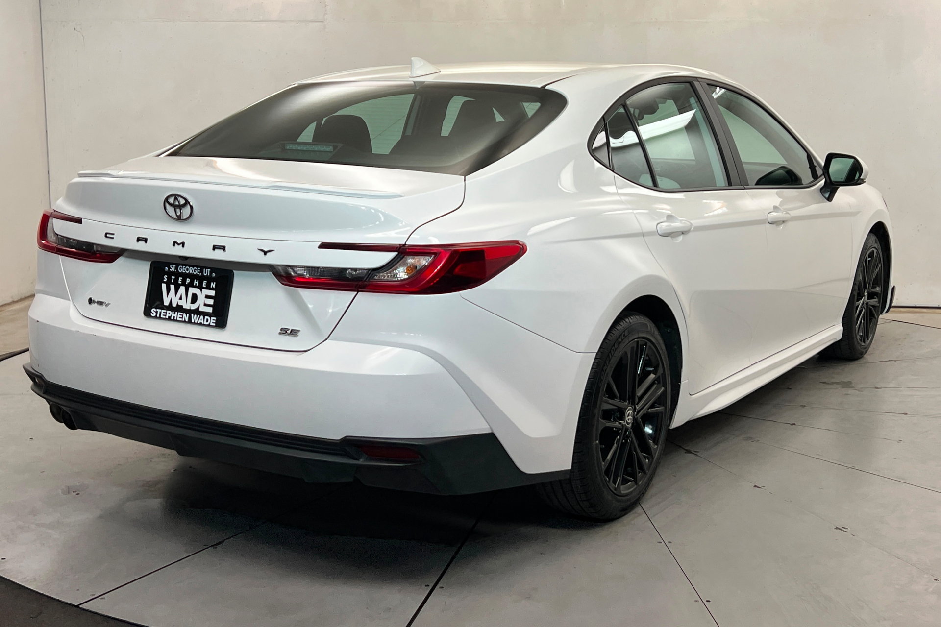 Used 2025 Toyota Camry SE FWD image 5