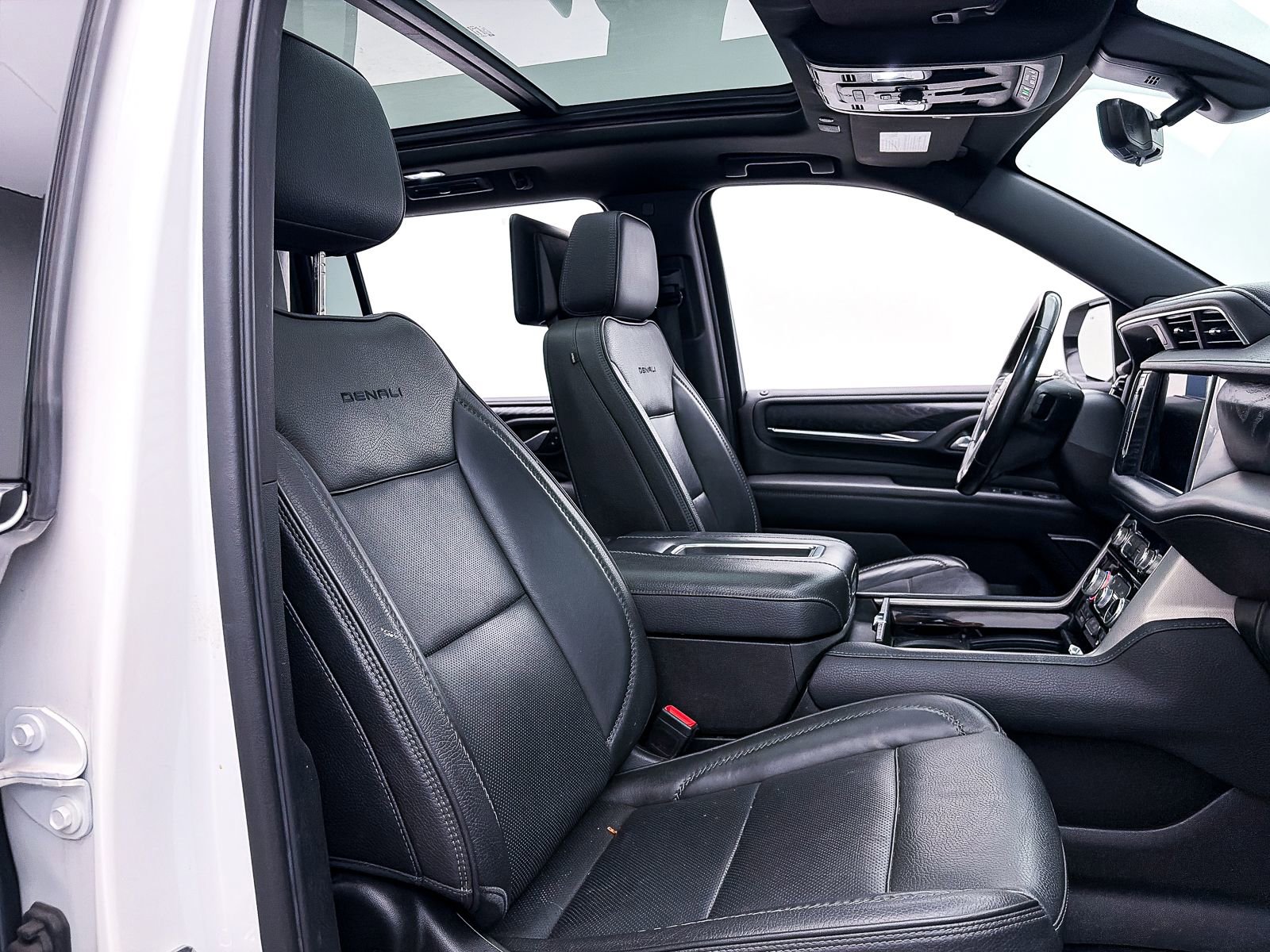 Used 2022 GMC Yukon XL Denali w/ Denali Ultimate Package image 39