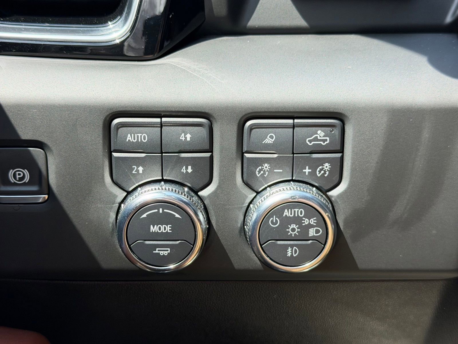 Used 2024 GMC Sierra 2500 Denali Ultimate image 9