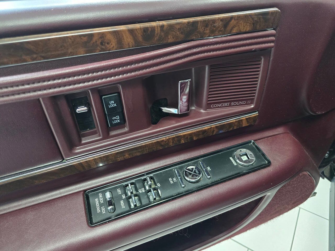Used 1996 Buick Roadmaster Sedan RWD image 26