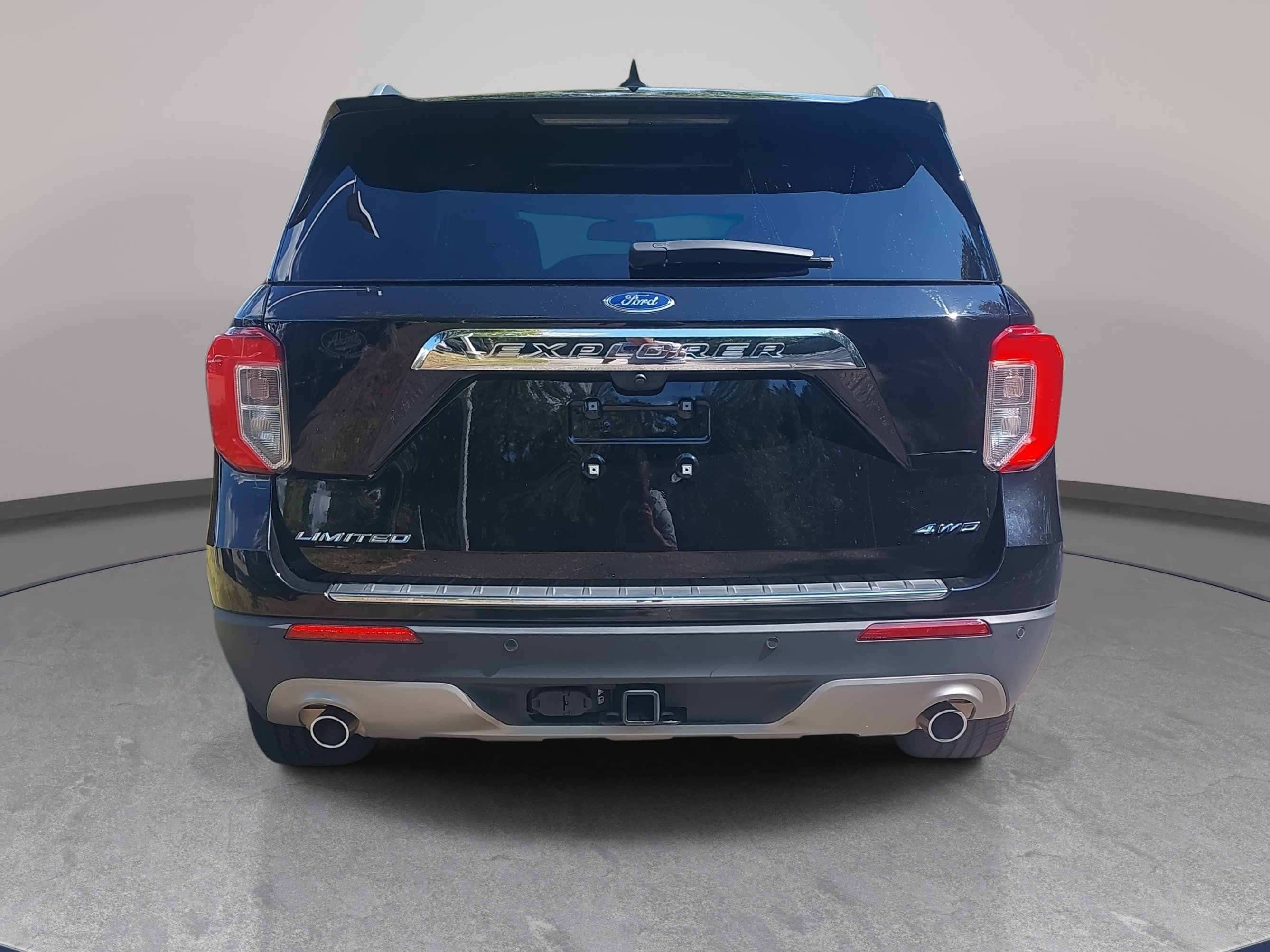 Used 2023 Ford Explorer Limited w/ Equipment Group 301A AWD/4WD image 6