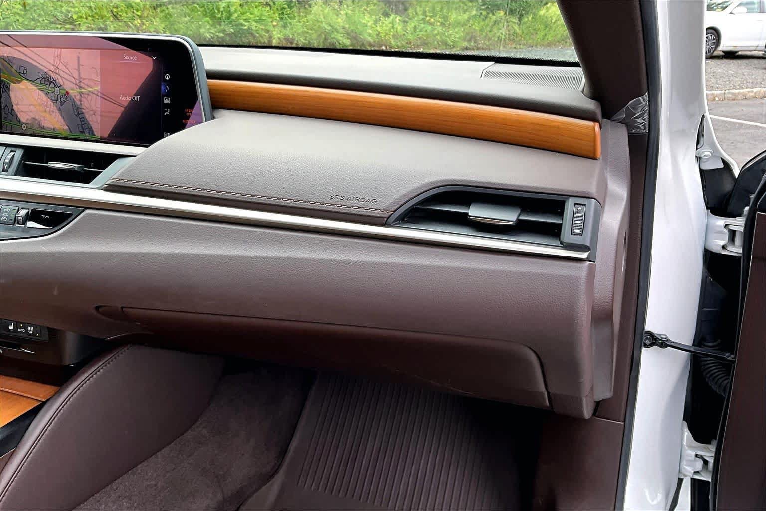 Used 2020 Lexus ES 350 w/ Luxury Package FWD image 26